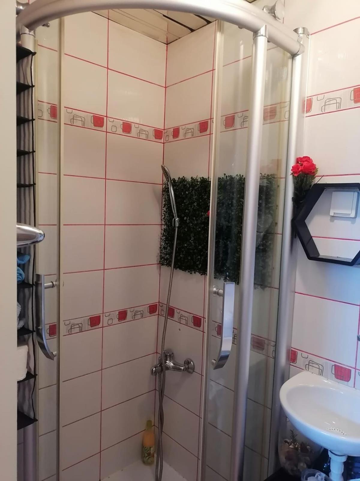 Small Low Cost Studio Belgrad Zewnętrze zdjęcie