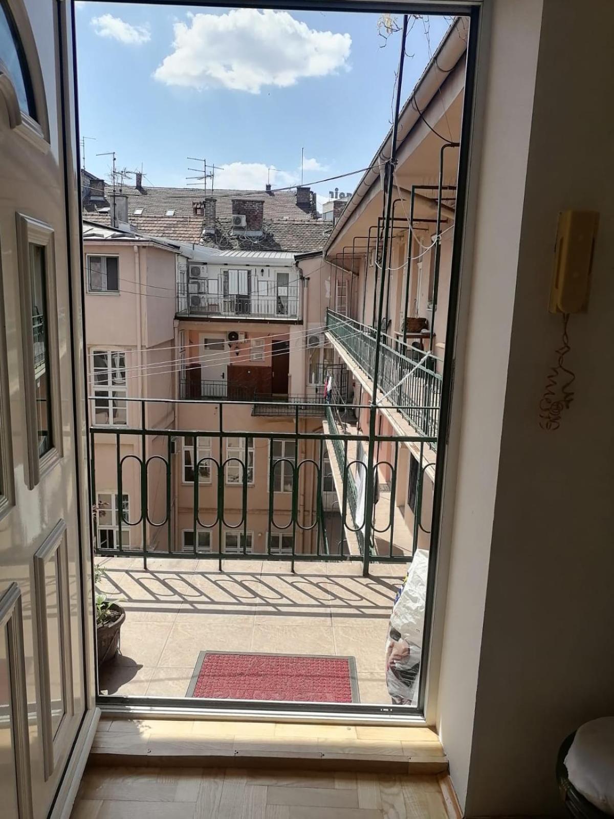 Small Low Cost Studio Belgrad Zewnętrze zdjęcie